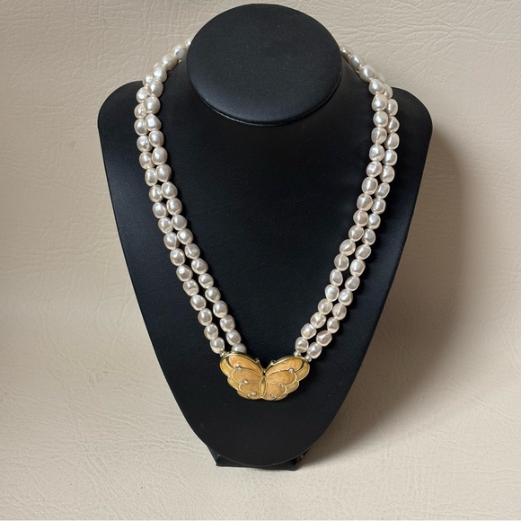 KJL For Avon Double Strand Of Pearls. A Gold Tone, Lacquered Butterfly - Picture 3 of 6